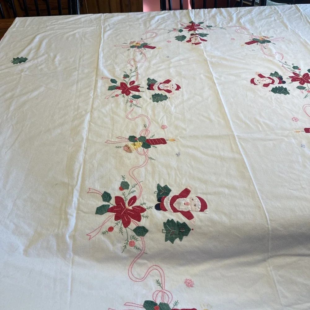 Vintage 1950's Christmas Appliqué‎ & Embroidered Santa TableCloth 112